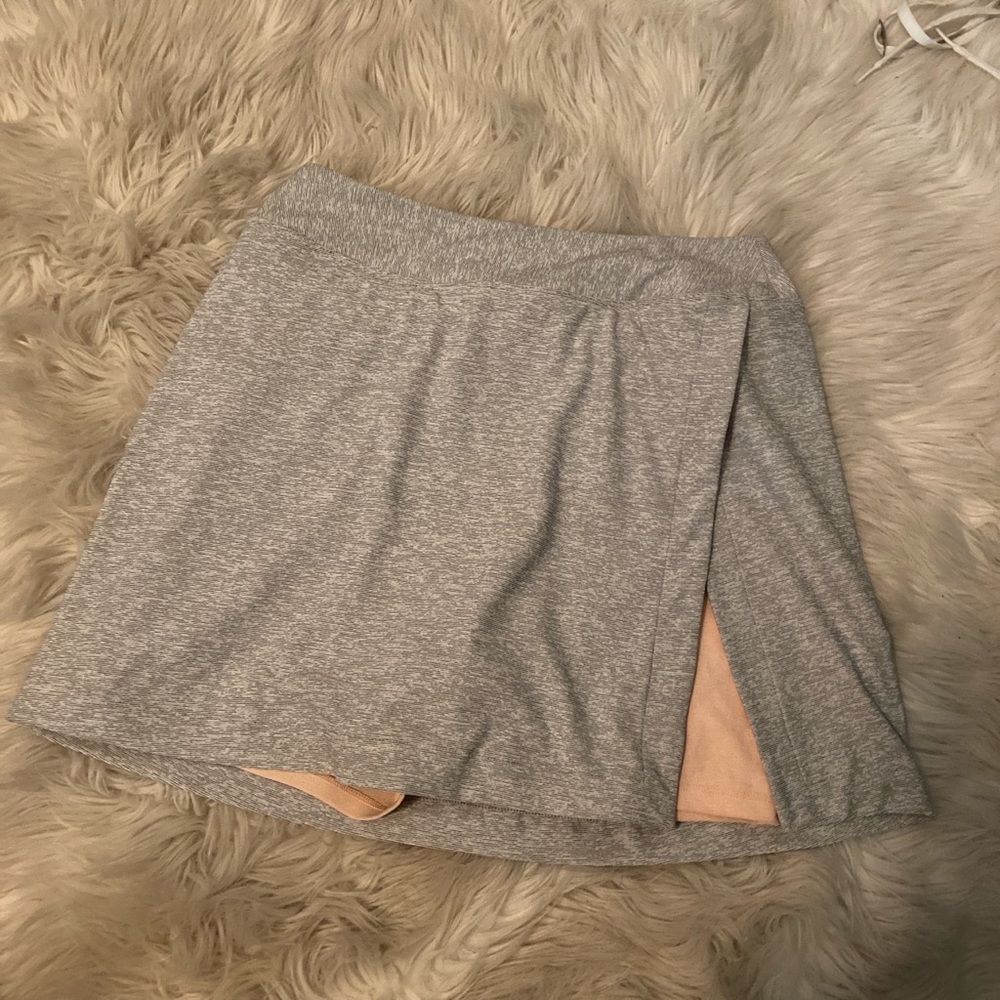 Outdoor Voices court skort (FOR SALE) MESSAGE ME $